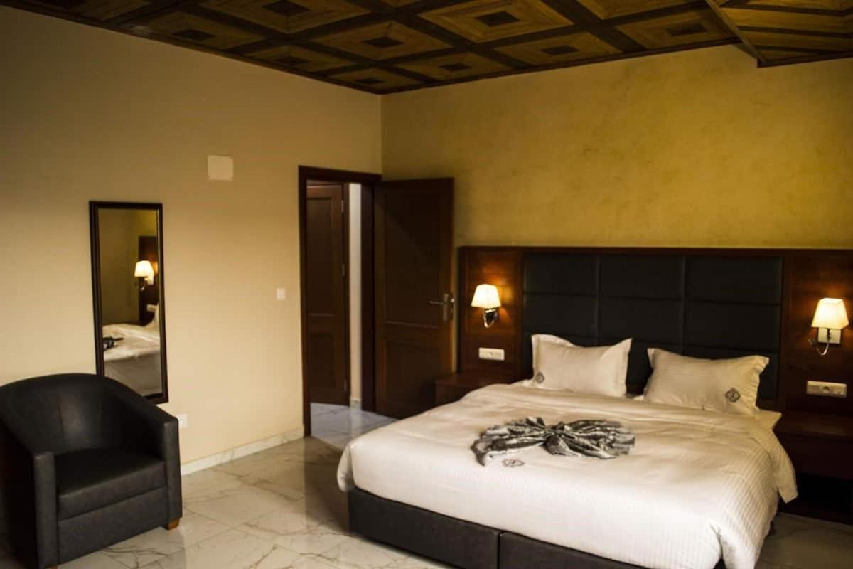 Hotel Jouvence International Яунде Екстер'єр фото